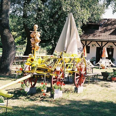 Vizimalom Kemping, Panzio Es Etterem Turistvandi Exterior photo