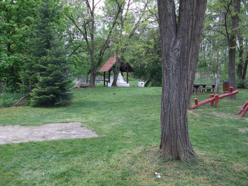 Vizimalom Kemping, Panzio Es Etterem Turistvandi Exterior photo